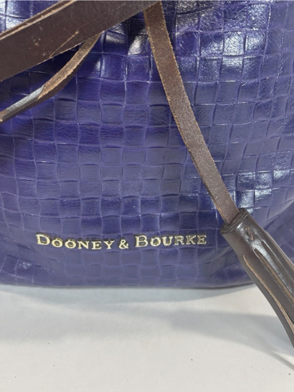 Dooney & Bourke Blue Croc Embossed Drawstring Shoulder Bag Purse Woven Leather - Picture 3 of 8